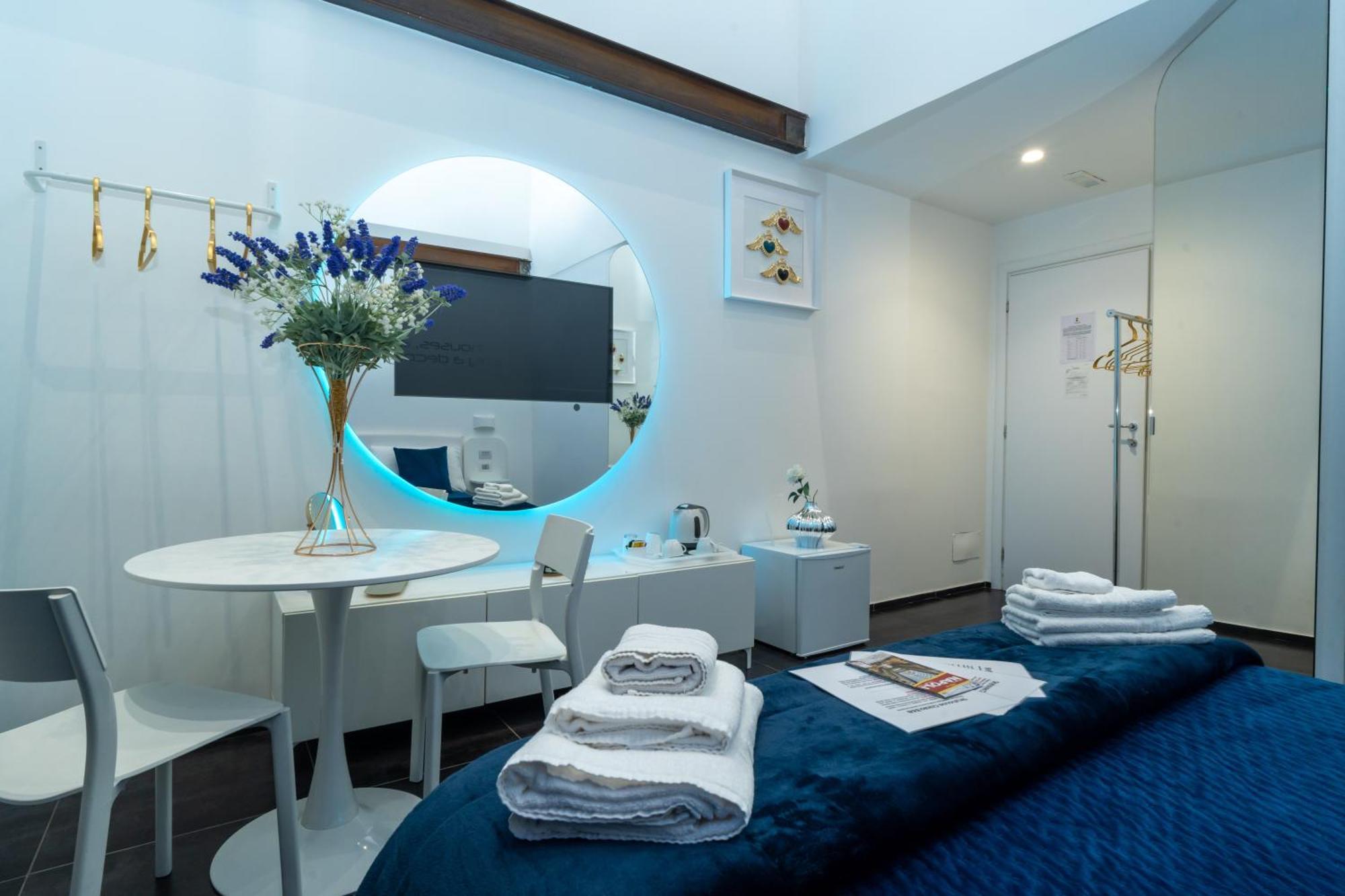 Skyhouse Chiaia Bed & Breakfast Наполи Екстериор снимка
