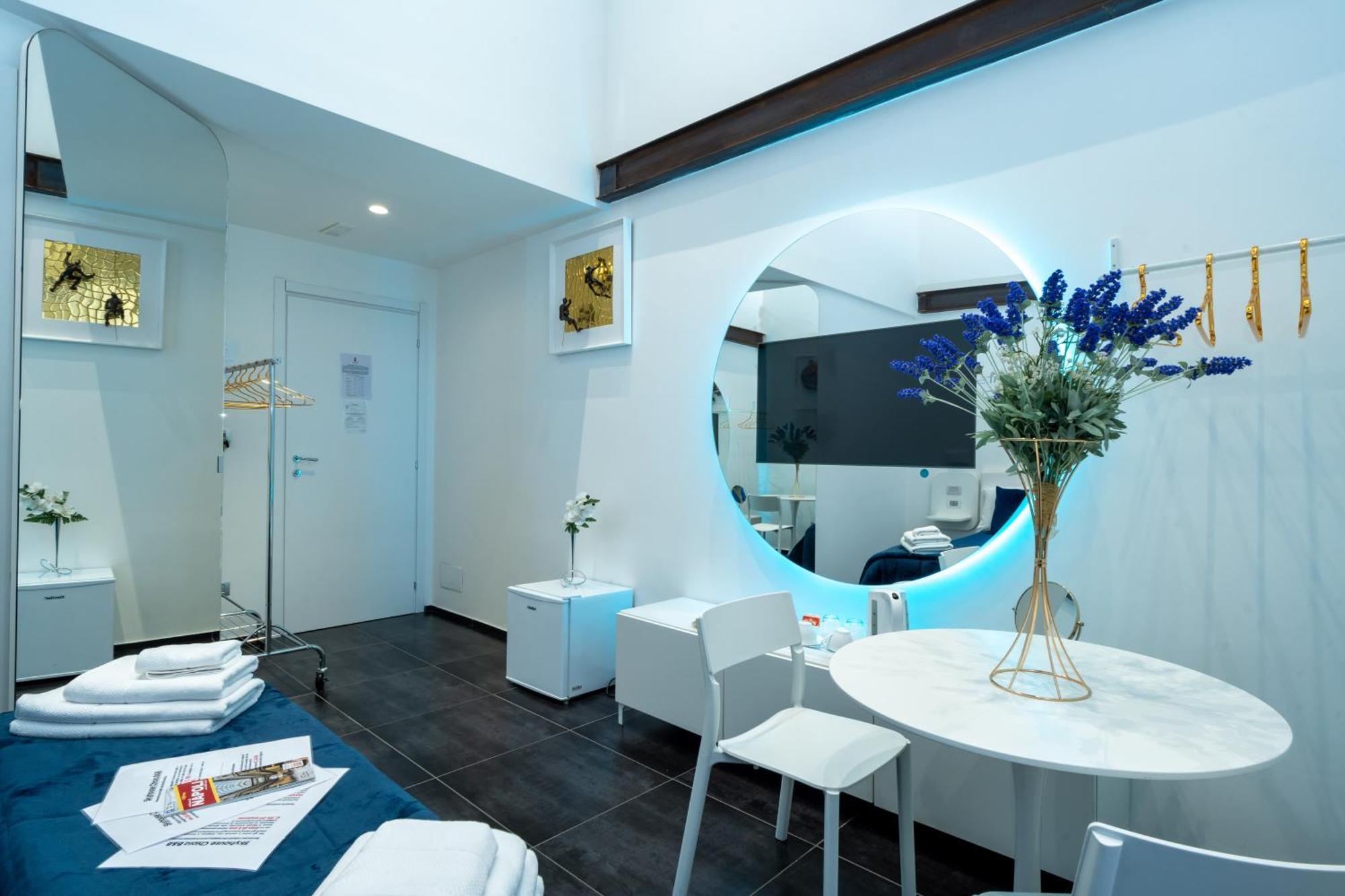 Skyhouse Chiaia Bed & Breakfast Наполи Екстериор снимка
