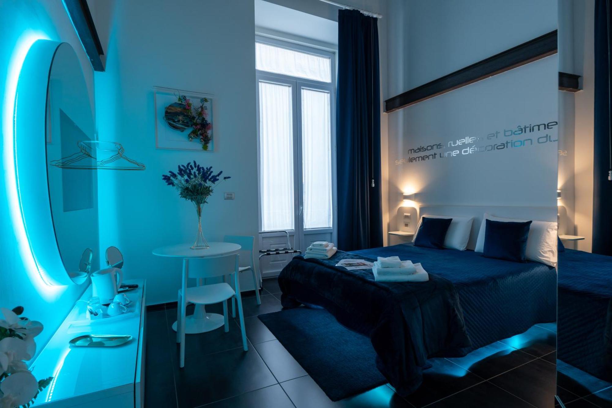 Skyhouse Chiaia Bed & Breakfast Наполи Екстериор снимка