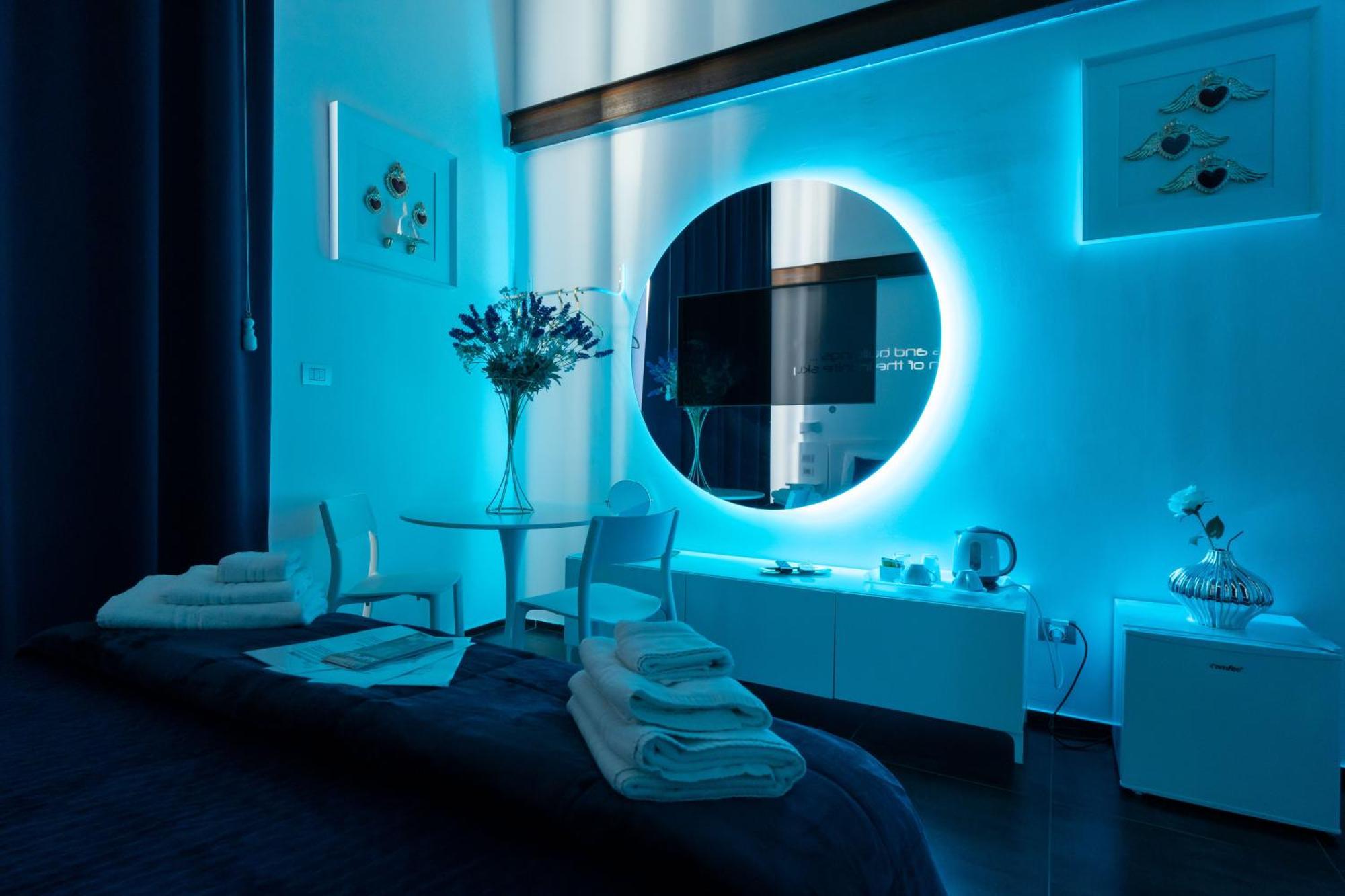 Skyhouse Chiaia Bed & Breakfast Наполи Екстериор снимка