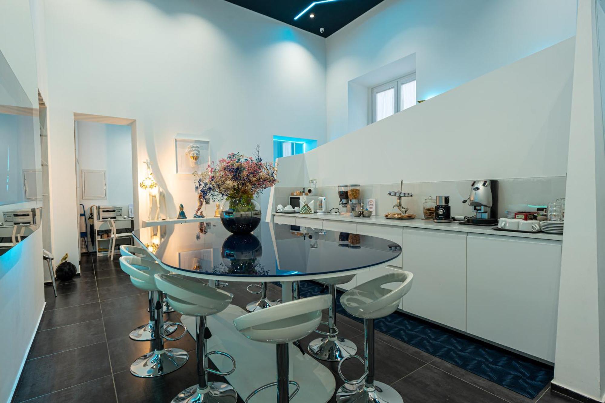 Skyhouse Chiaia Bed & Breakfast Наполи Екстериор снимка