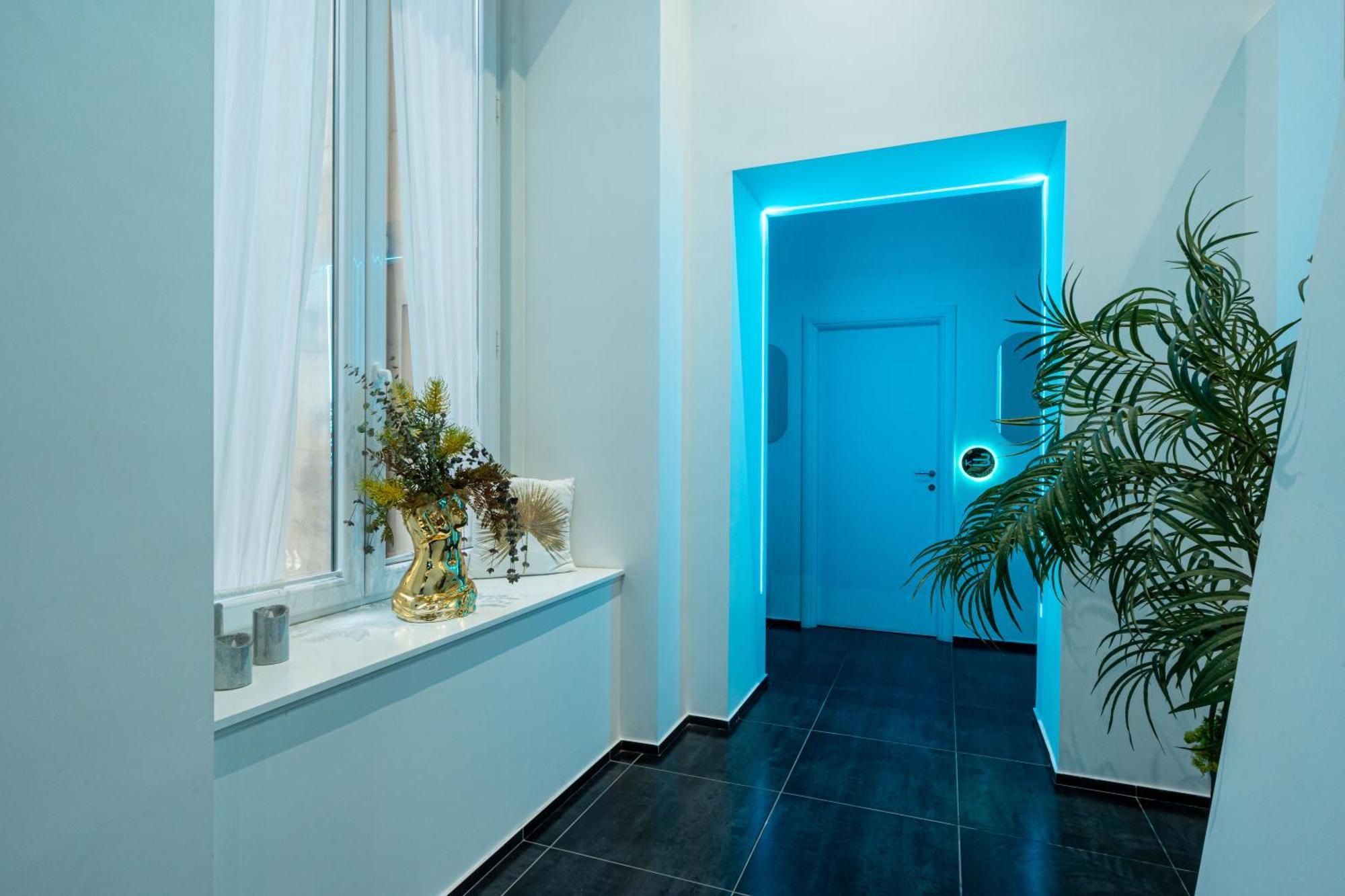 Skyhouse Chiaia Bed & Breakfast Наполи Екстериор снимка