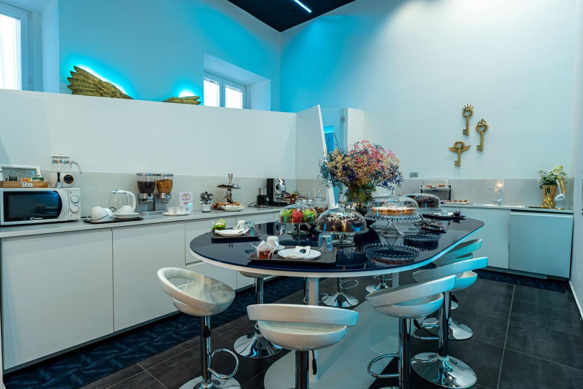 Skyhouse Chiaia Bed & Breakfast Наполи Екстериор снимка