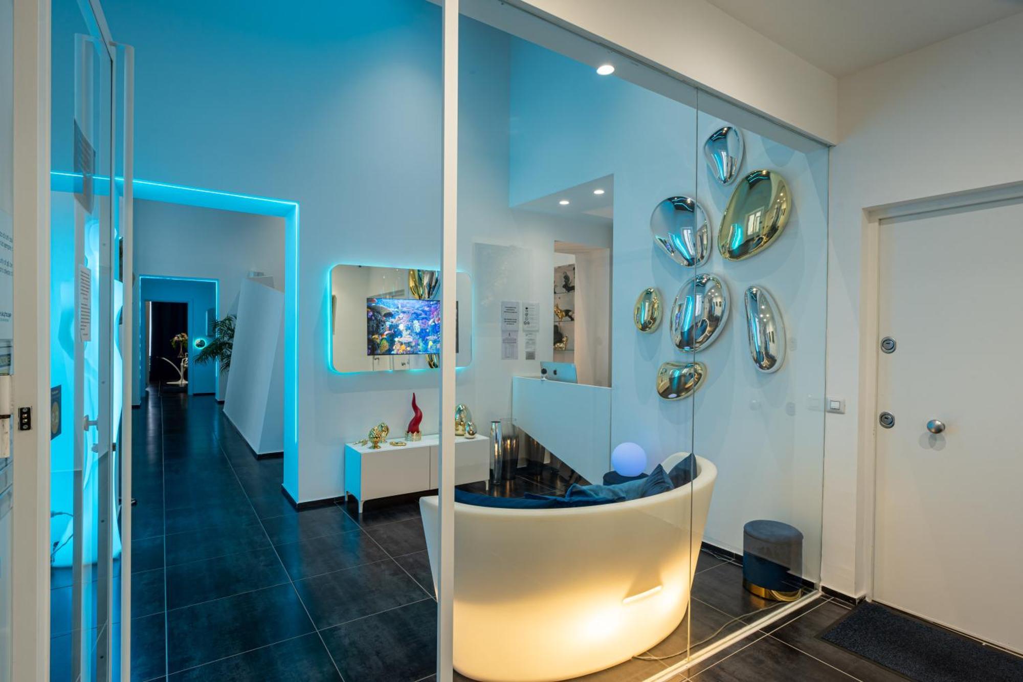Skyhouse Chiaia Bed & Breakfast Наполи Екстериор снимка